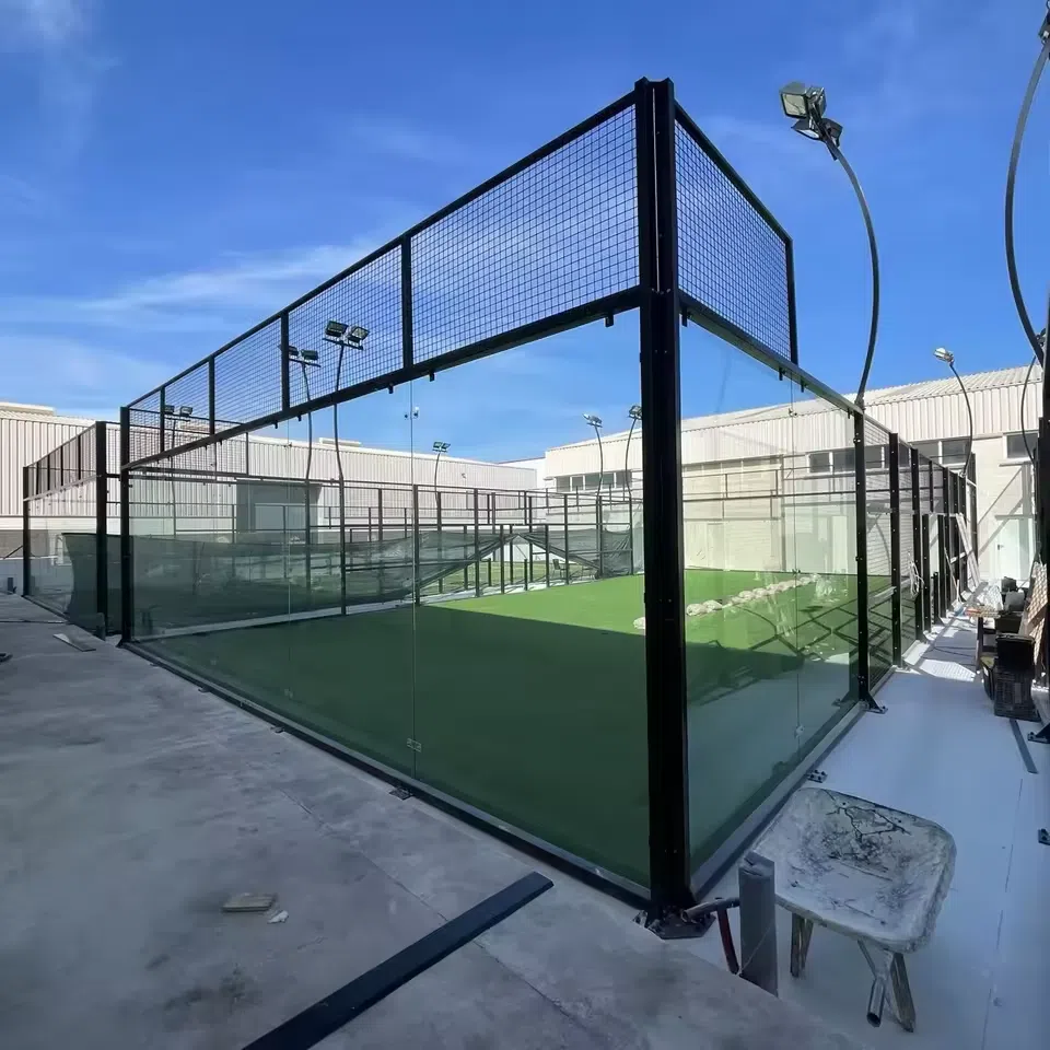 Panoramic padel court with 360 glass and no front columns 2